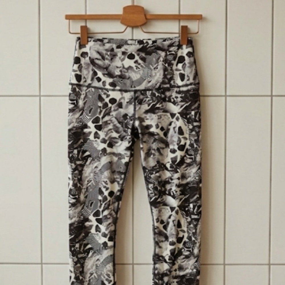 Monochrome Abstract Print High Waisted Leggings Black White Yoga Pants Medium